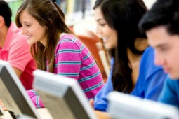 Студенты за компьютерами