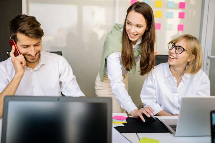 Чому бізнесу потрібна автоматична система обліку часу - щасливі працівники