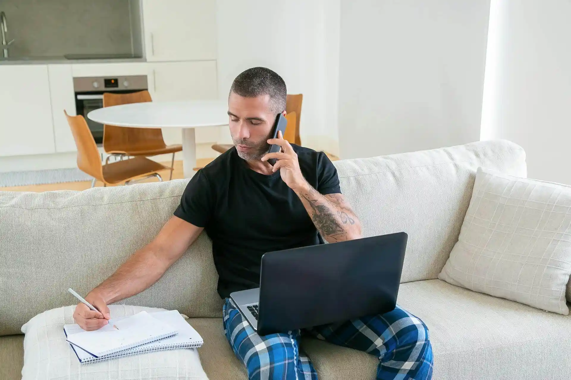 Чому контроль часу працівників важливий для якісного обслуговування?