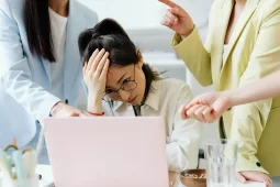 Як вторгнення в особистий простір на роботі заважає ефективності