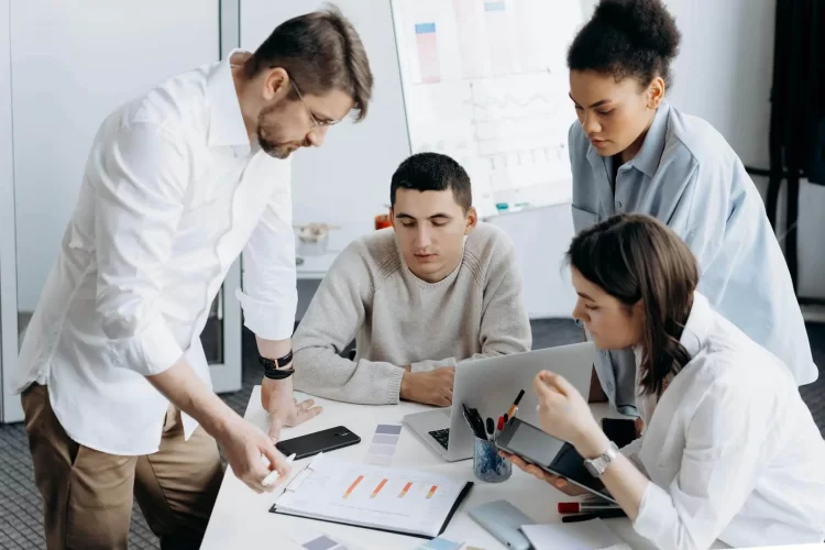 Управління бізнесом тайм-трекером: ефективність, економія та аналітика