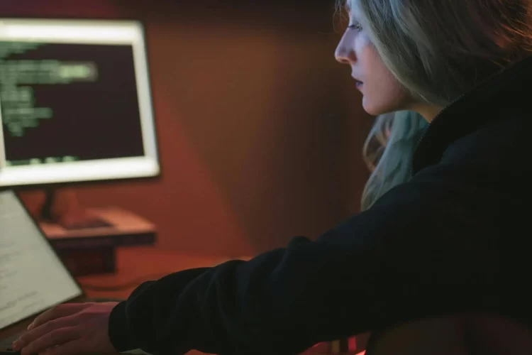 Як контролювати робочий час у віддаленій команді без порушення довіри